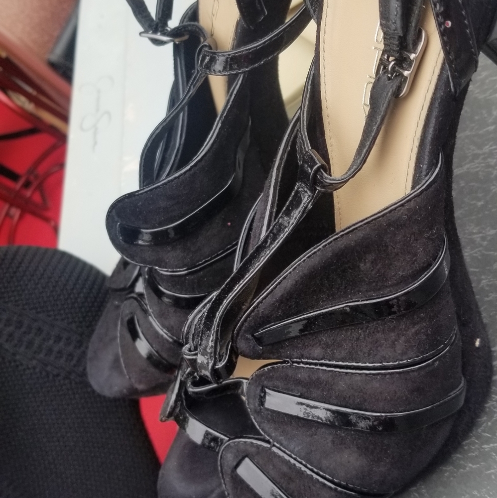 Heels - Picture 4 of 10